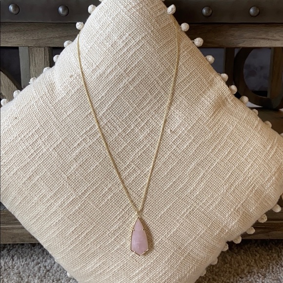 Kendra Scott Jewelry - Kendra Scott Long Pendant